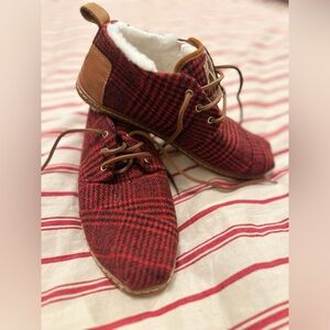 Fleece Lined Plaid Toms 8.5